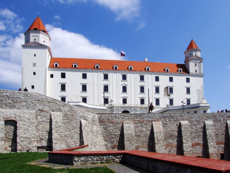 ZA KULTUROU VELKOMĚST NA DUNAJI ZA KULTUROU VELKOMĚST NA DUNAJI